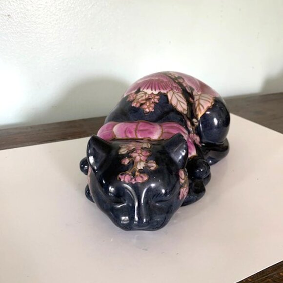 Vintage Chinoiserie Black Floral Sleeping Cat Figurine - Picture 2 of 7